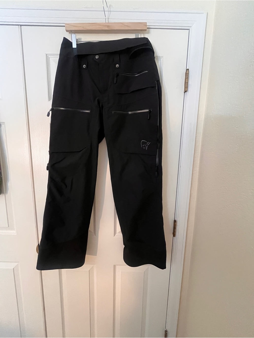 Norrøna Women's Black Cargo Ski Pants - NEVER WORN Technical Performance